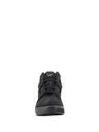 Alpinestars Primer Riding Shoes, Negro, vista frontal de calzado casual urbano para motocicleta con parte superior de ante y textil, cordones negros y logotipo Astar blanco en la lengüeta.