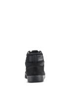 Zapatos de moto Alpinestars Primer, negro sobre negro, vista trasera que muestra el talón reforzado, cuello de malla y suela de goma, calzado urbano protector para motociclismo