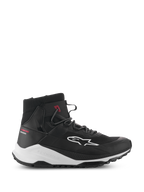 Alpinestars Speedforce XR Shoes, zapatillas de motociclismo de caña alta en negro y blanco, calzado de conducción urbana, perfil lateral con parte superior de malla textil, logotipo lateral blanco, entresuela blanca gruesa con marca Alpinestars y texto Urban Series en rojo en el talón