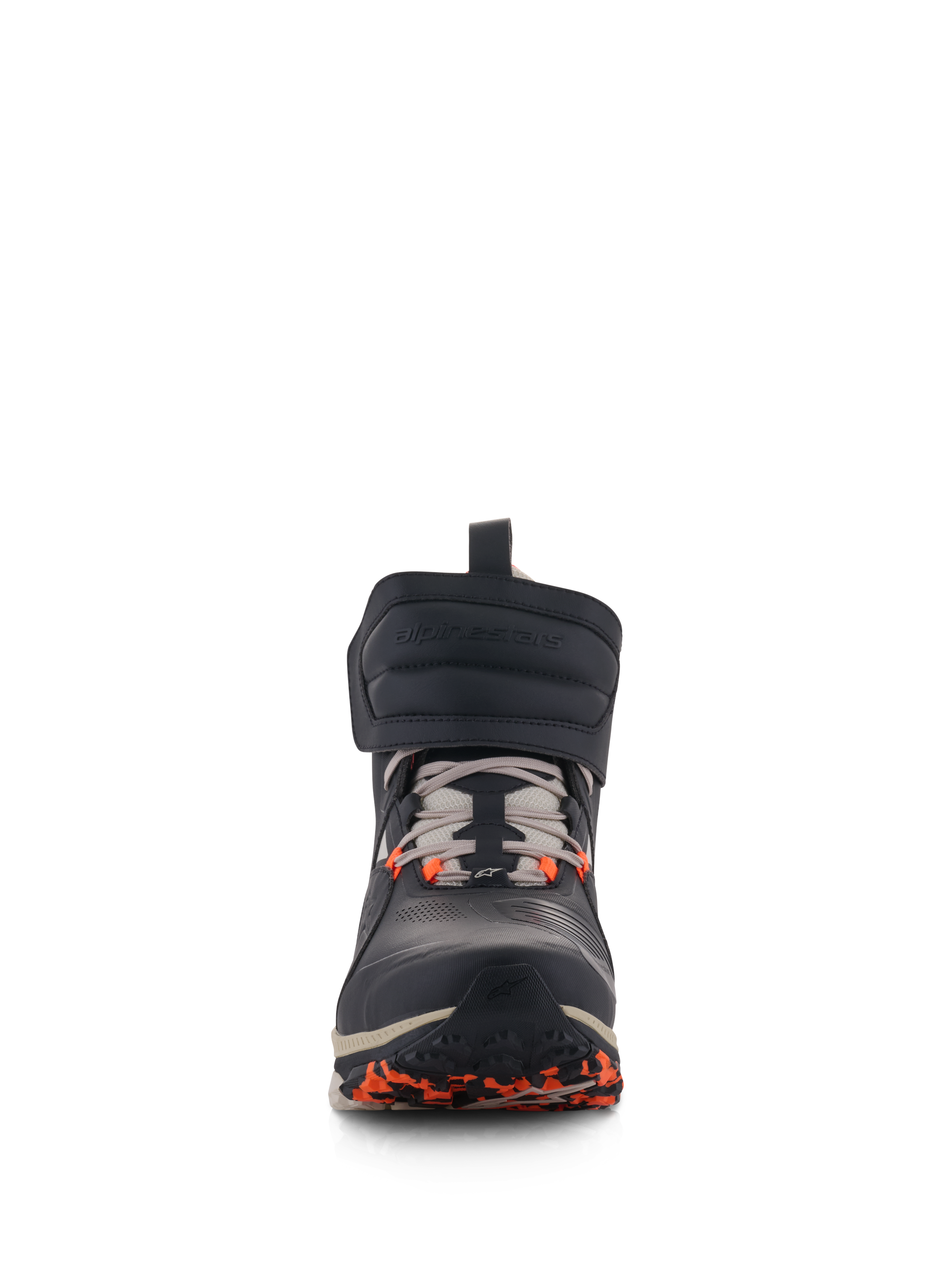 Zapatos Alpinestars Speedstreet, calzado urbano para moto, Negro Almond y Hot Orange, vista frontal que destaca la gran correa de tobillo de gancho y bucle, cierre con cordones y detalles naranjas en la suela