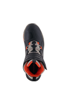 Alpinestars Speedstreet Shoes, zapatillas de motociclismo, color negro, almendra y naranja intenso, vista superior que muestra la parte superior de microfibra negra con acentos naranjas, cordones gris almendra y correa ergonómica de gancho y bucle, diseño urbano inspirado en el automovilismo