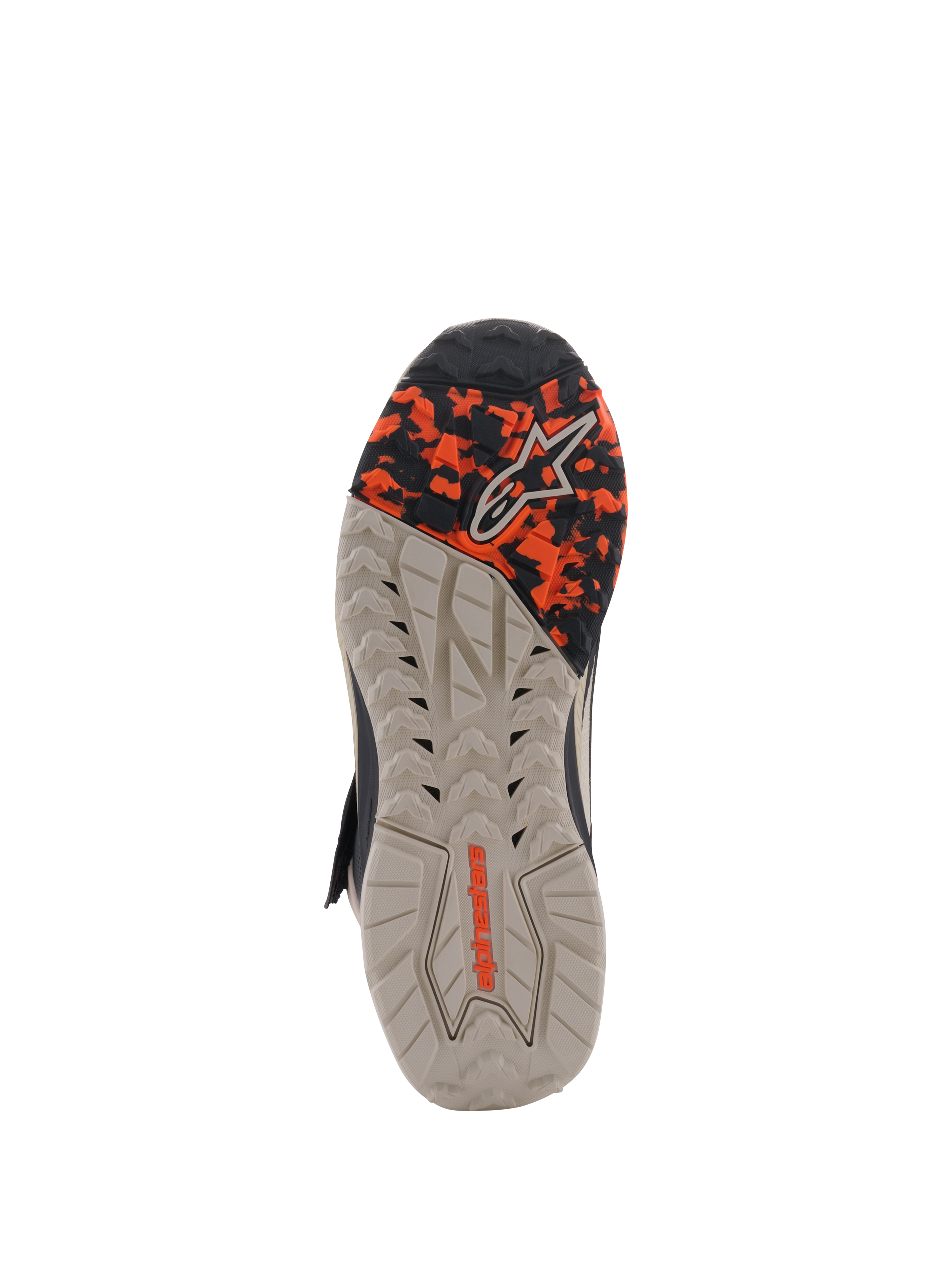 Zapatos Alpinestars Speedstreet, vista de la suela, color Black Almond Hot Orange, con una suela de goma multitexturizada resistente al aceite, parte delantera con patrón de camuflaje y logotipo de Alpinestars en relieve, diseñada para ofrecer agarre y estabilidad.
