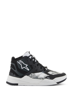 Zapatos Alpinestars Speedflight, zapatillas de conducción de alto rendimiento de caña alta, negro, gris y blanco, con logotipo de estrella blanca, patrón ripstop texturizado en los paneles laterales y una suela geométrica blanca gruesa con la marca TPF