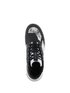 Zapatos Alpinestars Speedflight, Negro Gris Blanco, vista superior que muestra la parte superior de ripstop jaspeado, sistema de bloqueo de cordones en la lengüeta y almohadilla de cambio integrada, zapato de motociclismo de estilo urbano
