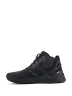Zapatos Alpinestars Speedflight, Negro Negro, perfil lateral de calzado de alto rendimiento para motociclismo, diseño de bota media inspirado en zapatillas con parte superior antidesgarro y paneles de refuerzo sin costuras, silueta atlética duradera totalmente negra