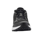Zapatos Alpinestars Meta Road V2, calzado deportivo, negro y blanco, vista frontal con construcción de malla transpirable, entresuela blanca y logo de Alpinestars en el lateral y la puntera, ropa de trabajo ligera inspirada en el automovilismo