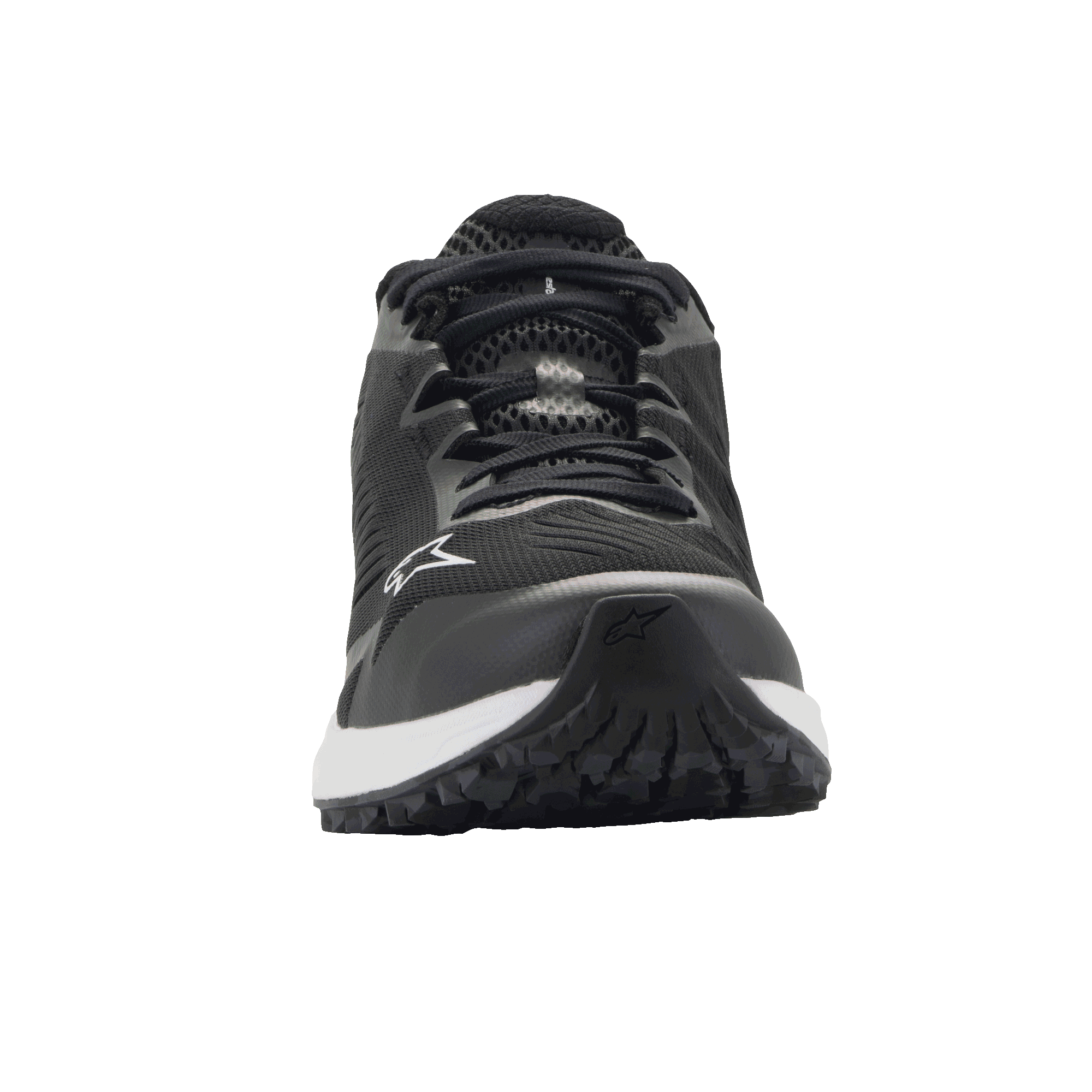 Zapatos Alpinestars Meta Road V2, calzado deportivo, negro y blanco, vista frontal con construcción de malla transpirable, entresuela blanca y logo de Alpinestars en el lateral y la puntera, ropa de trabajo ligera inspirada en el automovilismo