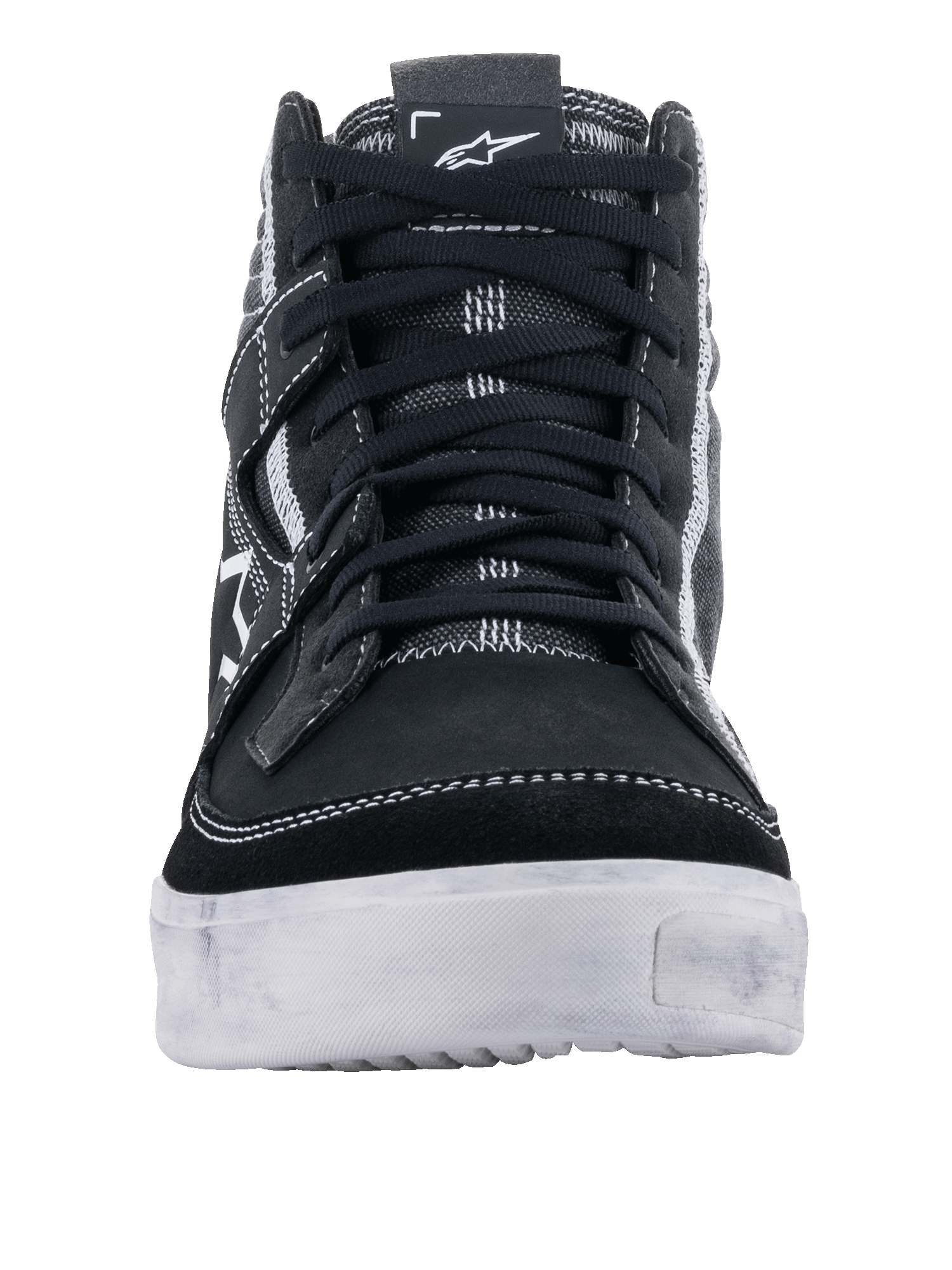 Alpinestars Ageless Riding Shoes, Negro Blanco Gris Frío, vista frontal de zapato de moto de estilo casual, parte superior de ante negro y lona con costuras blancas en contraste, suela blanca resistente, calzado para conducción urbana