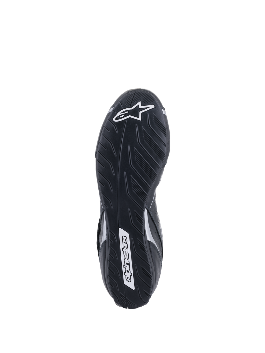 Zapatos Alpinestars Tech-1 T V3 FIA, vista de la suela, negro y plateado, suela de goma asimétrica con dibujo de neumático, logotipo de Alpinestars en blanco, compuesto delgado para mayor sensibilidad con los pedales