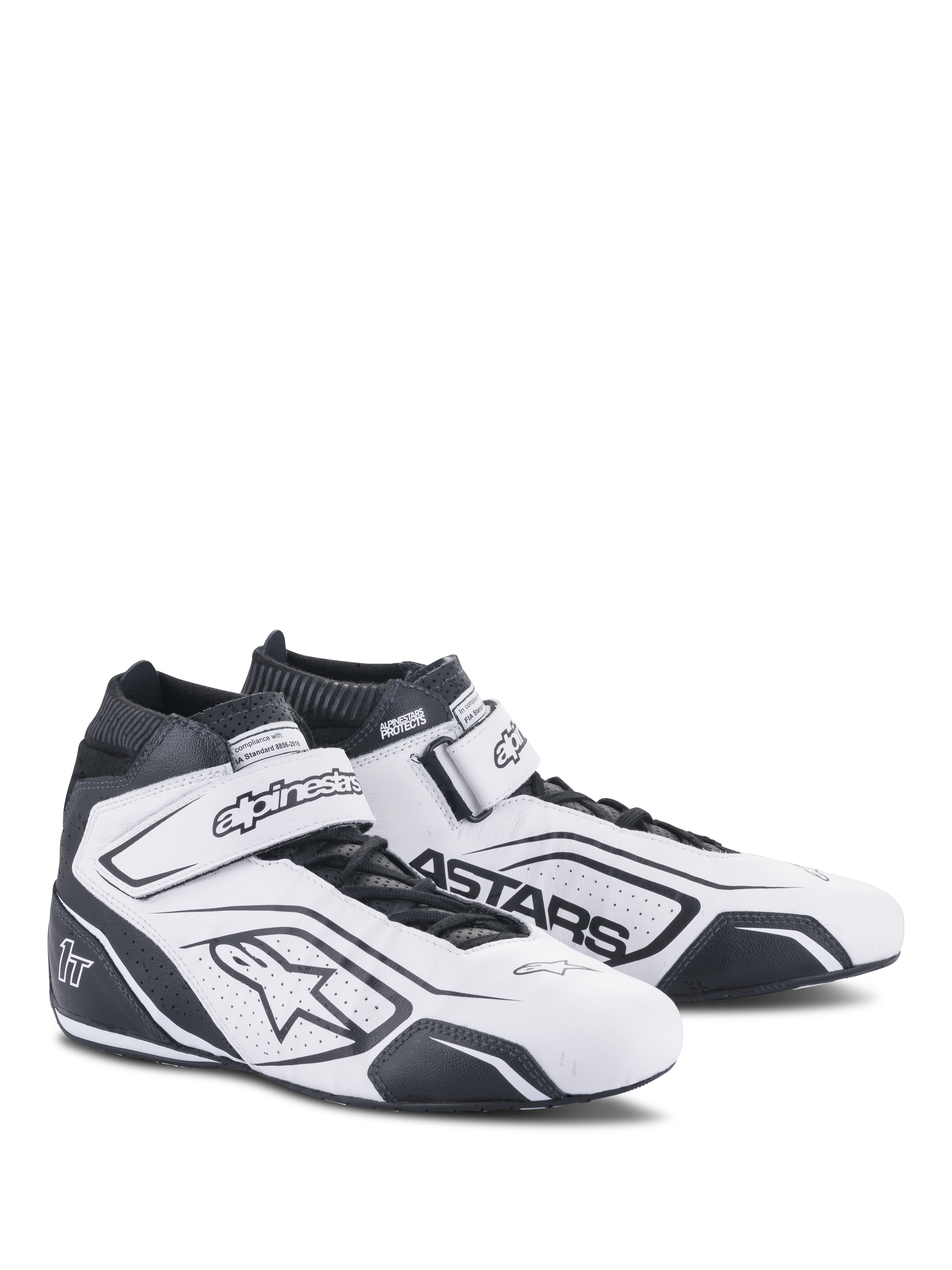 Alpinestars Tech-1 T V3 Shoes FIA, botas de carreras blancas y negras, calzado profesional de automovilismo con certificación FIA, diseño de cuero de caña alta con ventilación perforada, correa de velcro en el tobillo y marca Astars en negro.