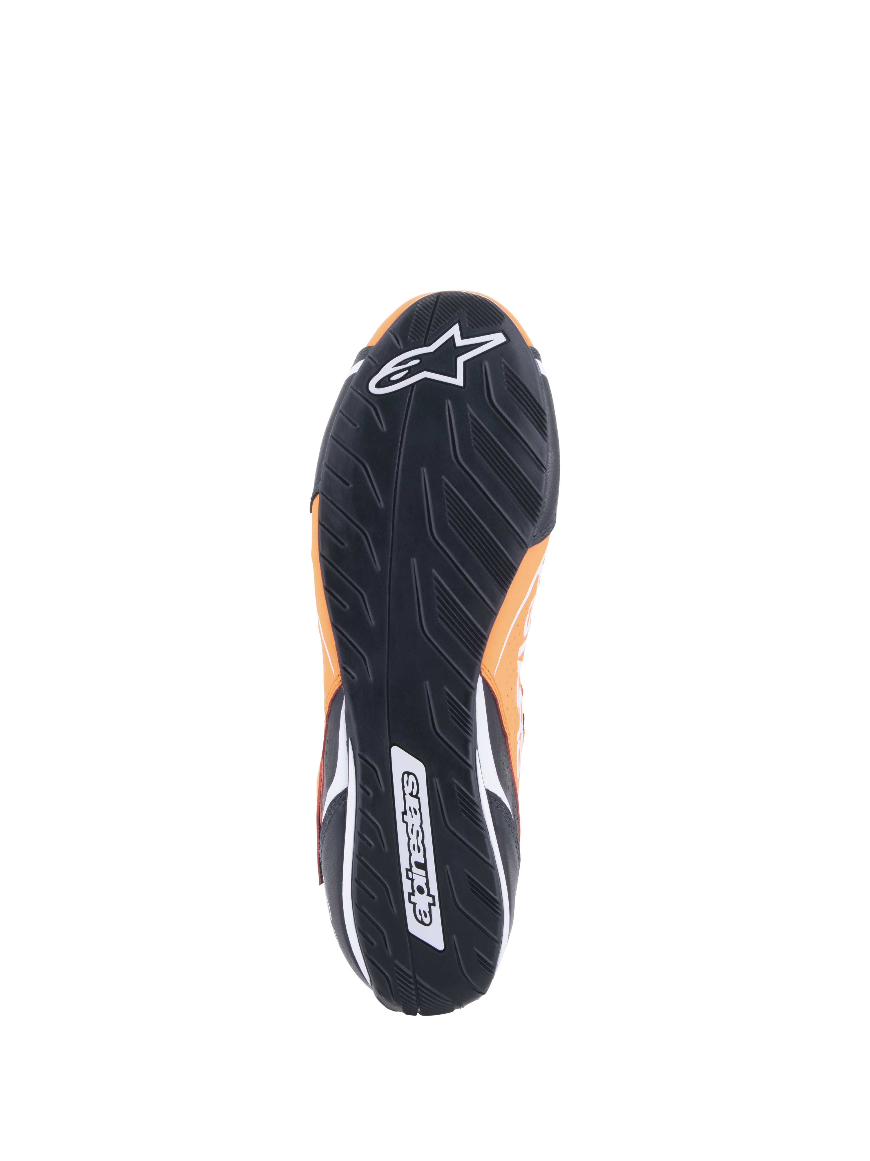 Zapatos Alpinestars Tech-1 T V3 FIA, naranja fluo, negro y blanco, vista inferior que muestra la suela de goma negra con un patrón de dibujo asimétrico, logotipo Alpinestars blanco en la puntera y marca denominativa en el talón.