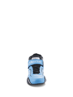 Alpinestars Tech-1 T V3 Shoes FIA, zapatos de automovilismo, azul claro con detalles en negro y blanco, vista frontal que muestra el sistema de doble cierre con cordones y correa de gancho y bucle, calzado de cuero de alto rendimiento para conducción