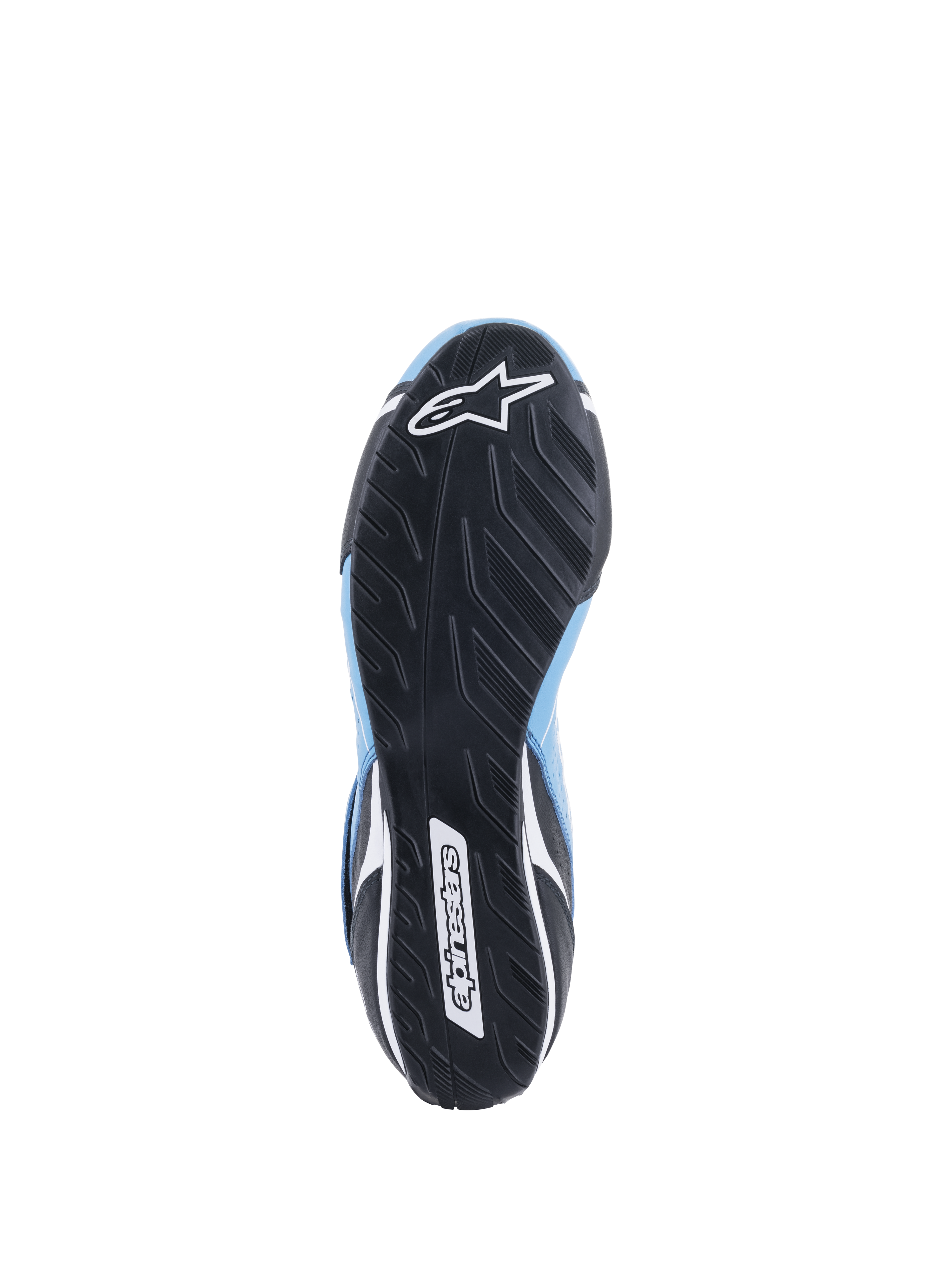 Zapatos Alpinestars Tech-1 T V3 FIA, vista inferior de la suela de goma negra, diseño de dibujo de neumático asimétrico, logotipos de la estrella y el nombre de Alpinestars en blanco, detalles de cuero azul claro y negro, calzado de alto rendimiento para automovilismo