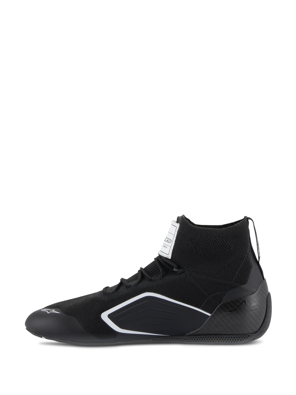 Zapatos Alpinestars Supertech, calzado para automovilismo, negro, vista de perfil lateral con parte superior tejida, talonera de fibra de carbono y acentos geométricos blancos, calzado profesional para deportes de motor