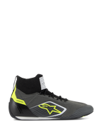 Alpinestars Supertech Shoes FIA/SFI, zapatos de carreras profesionales de perfil alto, gris frío y negro con detalles amarillo flúor, parte superior de punto de aramida, copa del talón de fibra de carbono, logo de estrella amarilla y suela delgada blanca y negra, calzado certificado para automovilismo