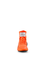 Alpinestars Supertech K Shoes - FIA, zapatos de karting, naranja fluo, vista frontal con parte superior tejida y cordones naranjas a juego, etiqueta de certificación FIA blanca en la lengüeta y pequeño logotipo de estrella blanca en la puntera