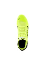 Zapatos Alpinestars Supertech K - FIA, zapatos de karting, amarillo flúor, negro y blanco, vista desde arriba que presenta una parte superior totalmente tejida, cuerpo amarillo fluorescente con acentos negros en el talón y laterales, perfil aerodinámico para carreras de precisión