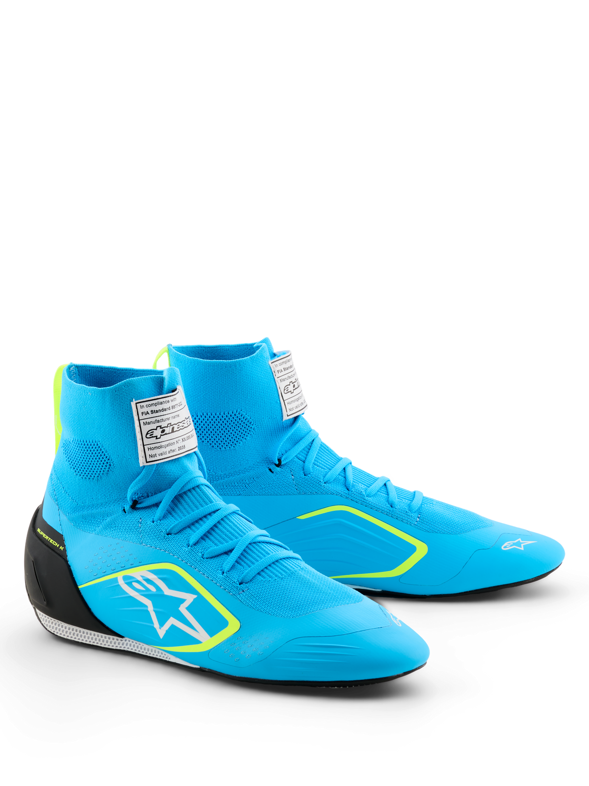 Zapatillas Alpinestars Supertech K - FIA, calzado de karting, azul claro con detalles en negro y amarillo flúor, parte superior tejida de caña alta, logo blanco de Astars en el lateral, contrafuerte del talón de TPU negro, calzado profesional de alto rendimiento para automovilismo