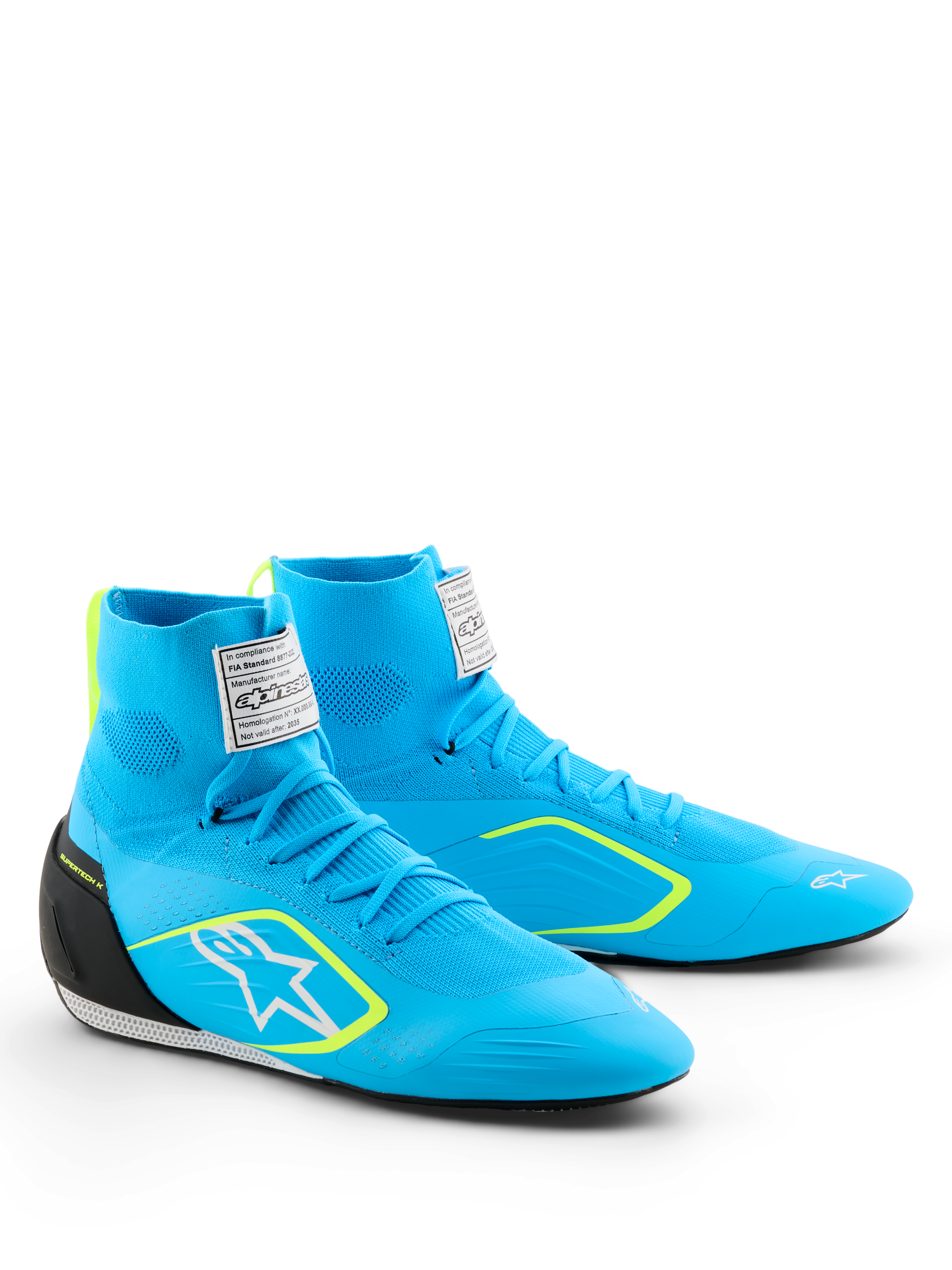 Zapatillas Alpinestars Supertech K - FIA, calzado de karting, azul claro con detalles en negro y amarillo flúor, parte superior tejida de caña alta, logo blanco de Astars en el lateral, contrafuerte del talón de TPU negro, calzado profesional de alto rendimiento para automovilismo