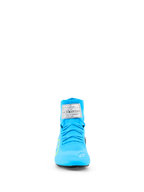 Alpinestars Supertech K Shoes - FIA, calzado de karting, azul claro y amarillo flúor, vista frontal con parte superior totalmente tejida, etiqueta de certificación FIA blanca en la lengüeta y logotipo de estrella blanca en la puntera