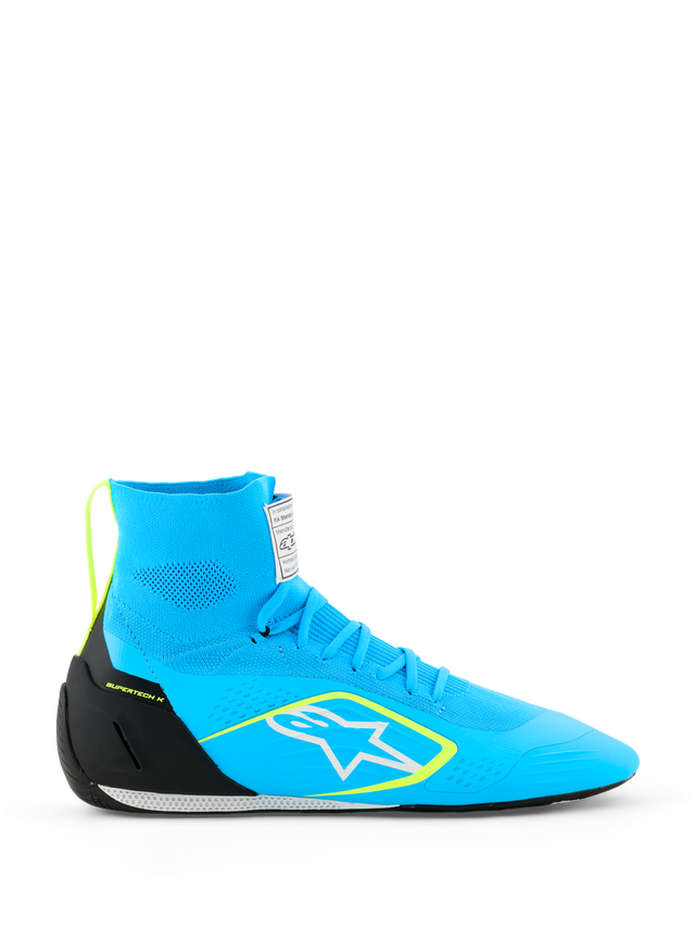 Alpinestars Supertech K Shoes FIA, zapatos de carreras para karting, azul claro con detalles en negro y amarillo flúor, diseño de caña alta con parte superior de punto, logotipo de estrella blanca, calzado profesional de competición