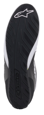 Alpinestars Tech-1 K Start V2 Shoes, vista de la suela de goma negra, patrón de dibujo texturizado para agarre, con logotipo de Alpinestars blanco y marca denominativa en relieve, calzado para karting.