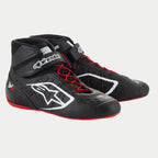 Zapatos Alpinestars Tech-1 KX V3, zapatos de karting, negro, blanco y rojo, con logotipos Alpinestars blancos, cordones asimétricos rojos y suela exterior roja, construcción termosoldada elegante con perforaciones cortadas por láser y correas de tobillo ajustables para rendimiento en deportes de motor