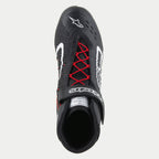 Zapatos Alpinestars Tech-1 KX V3, zapatos de karting, negro, blanco y rojo, vista superior con cordones rojos y una correa negra en el tobillo con marca en blanco, logo Alpinestars blanco en la puntera, diseño elegante y transpirable para rendimiento en automovilismo