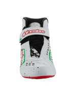 Zapatos Alpinestars Tech-1 KX V3 - FIA, zapatillas de karting, blanco, verde y rojo, vista frontal con sistema de cordones asimétrico y correa de velcro con el logo de Alpinestars en rojo, diseño elegante perforado para motorsport.
