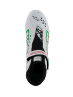 Zapatos Alpinestars Tech-1 KX V3, calzado de karting con homologación FIA, blancos con detalles en verde y rojo, vista superior que muestra el sistema de cordones asimétrico, correa ajustable con logo rojo y perforaciones láser en la puntera.