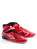 Zapatillas Alpinestars Tech-1 KX V3, calzado de karting, rojo y negro, con sistema de cordones asimétrico y correa de velcro en el tobillo, logotipos de Alpinestars en blanco, tomas de aire cortadas con láser y construcción ligera sin costuras para un rendimiento profesional en automovilismo