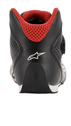 Zapatillas Alpinestars Youth Tech-1 K, calzado de karting, negro, blanco y rojo, vista posterior con talón redondeado, logotipo blanco de Alpinestars y cuello de malla 3D roja para carreras de karting