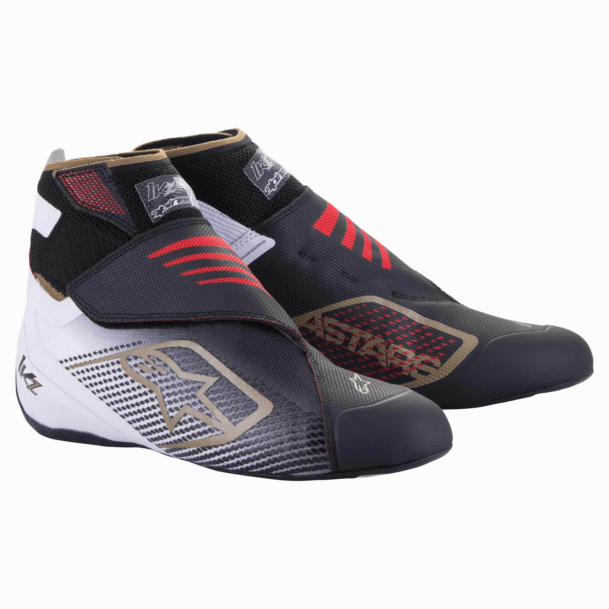 Alpinestars Tech-1 KZ V2, zapatos de carreras para karting, negros, blancos y dorados con detalles rojos, con parte superior de punto sin costuras y doble cierre de correa, puntera protectora, logo de estrella dorado y soporte de tobillo alto para un rendimiento de precisión en karting
