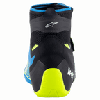 Alpinestars Tech-1 KZ V2, zapatos de karting, negro, azul esmaltado y amarillo fluo, vista trasera que muestra la construcción de tejido de punto superior, el logo de Alpinestars y el soporte del talón en amarillo fluo brillante