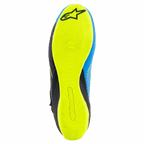 Zapatos de Karting Alpinestars Tech-1 KZ V2, negro, azul enamel y amarillo flúor, vista inferior de la suela de goma fina amarillo flúor, patrón de agarre texturizado con logotipos de Alpinestars, diseñada para sensibilidad con los pedales