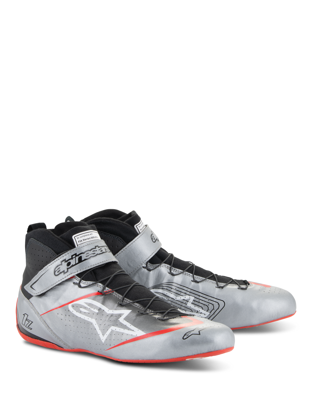 Alpinestars Tech-1 Z V3 Shoes FIA, zapatos de automovilismo, plata oscuro con detalles en negro y rojo, parte superior de cuero plateado metálico con sistema de cordones rápidos negros, correa de tobillo con la marca y detalles de suela roja delgada.