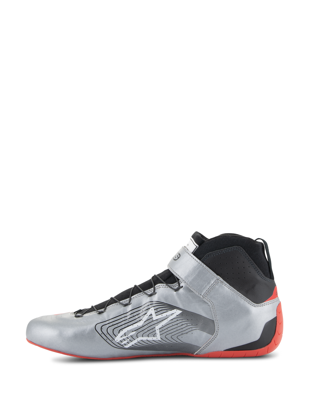 Alpinestars Tech-1 Z V3 Shoes FIA, zapatos de automovilismo, plata oscuro, negro y rojo, perfil lateral de un calzado de conducción profesional, parte superior de cuero plata metalizado con cuello de punto negro, con el logotipo blanco de Alpinestars y una suela de goma roja fina