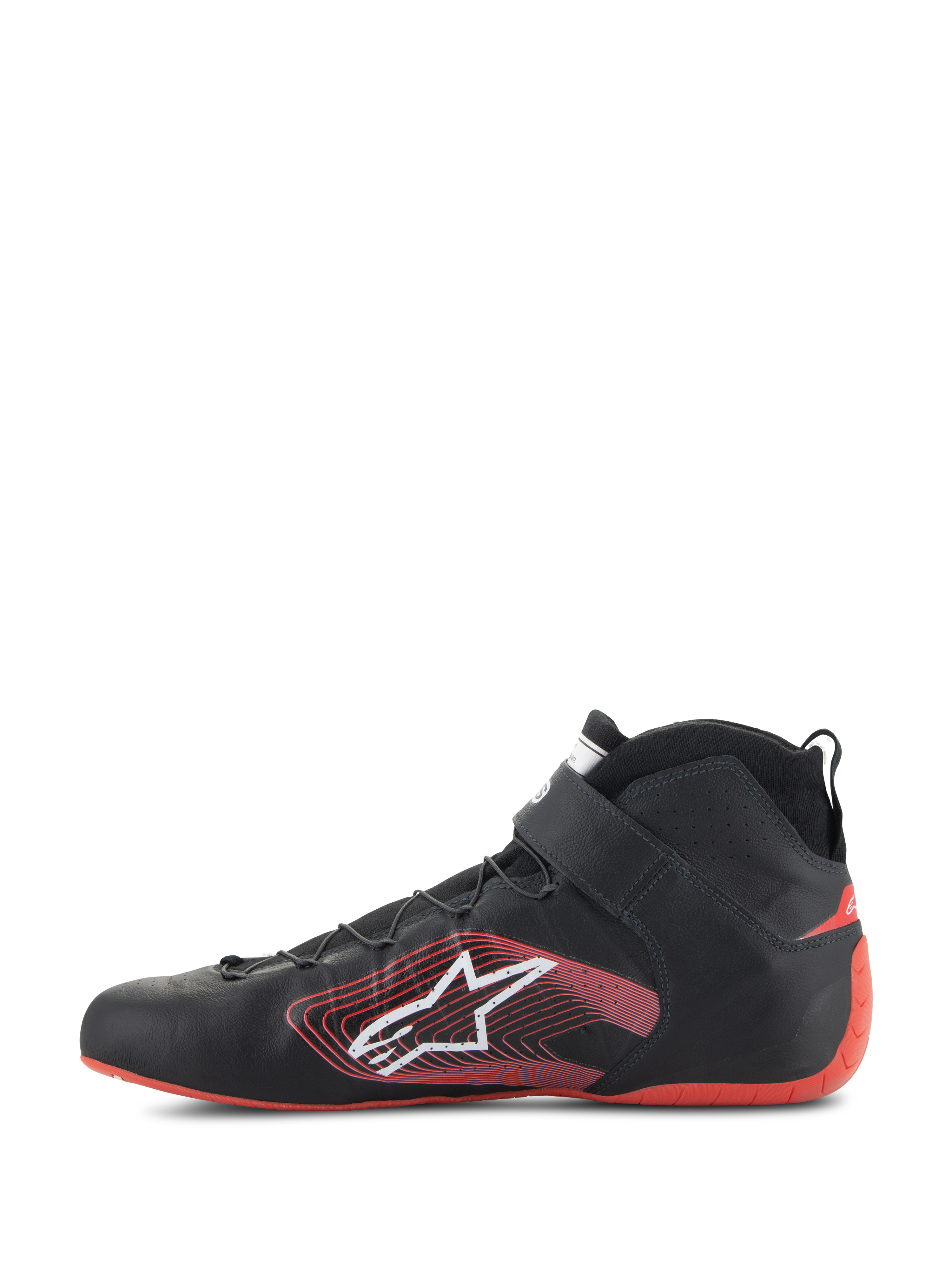 Alpinestars Tech-1 Z V3 Shoes FIA, zapatos de automovilismo, negro y rojo, vista de perfil lateral, confección en cuero premium con refuerzo del talón en rojo, logotipo Astars blanco con gráfico lineal rojo, correa en el tobillo y cordones finos