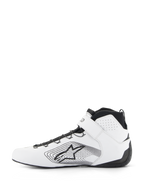 Alpinestars Tech-1 Z V3 Shoes FIA, zapatos de automovilismo, blanco y negro, perfil lateral de un zapato de carreras de cuero premium con cordones rápidos negros, correa blanca en el tobillo y logotipo de la estrella de Alpinestars con gráfico lineal en el lateral