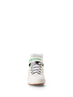 Alpinestars Tech-1 Z V3 Shoes FIA, zapatillas de automovilismo y karting, blanco, verde, caramelo y plateado, vista frontal con el logotipo de Alpinestars en verde en la correa del tobillo, sistema de cordones rápidos negros y suela de goma, calzado profesional para deportes de motor