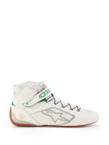 Alpinestars Tech-1 Z V3 Shoes FIA, zapatillas de karting y automovilismo, blancas con acentos en verde y color goma, vista lateral con logotipo plateado de Alpinestars, parte superior de cuero perforado, silueta de caña alta con cordones rápidos, diseño profesional de automovilismo