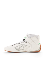 Alpinestars Tech-1 Z V3 Shoes FIA, zapatillas de carreras blancas con detalles en verde y plateado, suela de goma, diseño de caña alta con piel perforada, sistema de cordones rápidos con soporte de cable, logotipo plateado de Alpinestars en el lateral