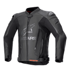 Chaqueta de cuero Alpinestars GP Plus V4, chaqueta negra de carreras para moto con logotipo ASTARS plateado en el pecho, cremallera frontal, deslizadores de hombro DFS externos, cremalleras de ventilación en el abdomen, correas de cintura ajustables, detalles rojos en el cuello interior, confección en cuero premium y tejido técnico elástico