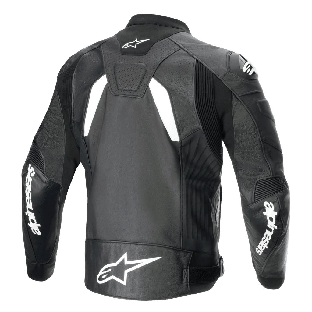 Chaqueta de cuero Alpinestars GP Plus R V4 Airflow, vista trasera, negro y blanco, con cuero perforado para ventilación, logotipos blancos de Alpinestars en las mangas y la parte inferior de la espalda, y paneles elásticos integrados para una conducción de alto rendimiento.