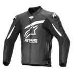 Chaqueta de cuero Alpinestars GP Plus R V4 Airflow, negra y blanca, vista frontal con gran logotipo de Astars y texto blanco en el pecho, paneles de cuero perforados para ventilación, deslizadores de hombro DFS, bolsillos con cremallera y correas de cintura ajustables, equipamiento de carreras de cuero premium