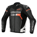 Alpinestars GP Force Leather Jacket, chaqueta de motociclismo para carreras, negra con detalles en blanco y rojo flúor, con logotipos destacados de Alpinestars en el pecho y las mangas, construcción en cuero bovino de primera calidad con protectores de hombros DFS Lite, silueta aerodinámica estilizada