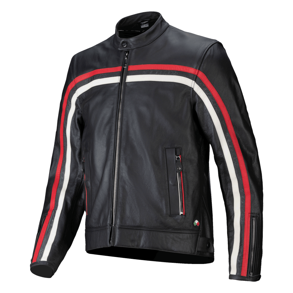 Alpinestars Dyno Leather Jacket, chaqueta de cuero para moto de primera calidad, negra con franjas de carreras en rojo rubí y crudo, cierre frontal de cremallera, cuello alto, bolsillos con cremallera, emblema de la bandera italiana, diseño deportivo de herencia