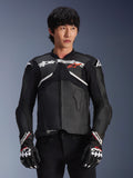 Chaqueta de cuero Alpinestars Atem V5, chaqueta de carreras para moto, negra con detalles en blanco y rojo, construcción de cuero premium con protecciones, usada con guantes de carreras a juego