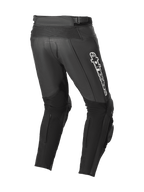 Alpinestars Track V2 Leather Pants, negro, vista trasera que muestra zonas de estiramiento de cuero en acordeón, logotipo blanco de Alpinestars en el muslo, amplios paneles elásticos en las pantorrillas y deslizadores de rodilla integrados para uso en pista y calle