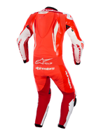 Alpinestars GP Tech V5 One Piece Leather Suit, Rojo Fluo, Rojo Brillante y Blanco, vista trasera que muestra la joroba aerodinámica, el panel de acordeón flexible en la cintura y el logotipo blanco de Alpinestars, equipamiento de competición profesional para uso en circuito de motociclismo.